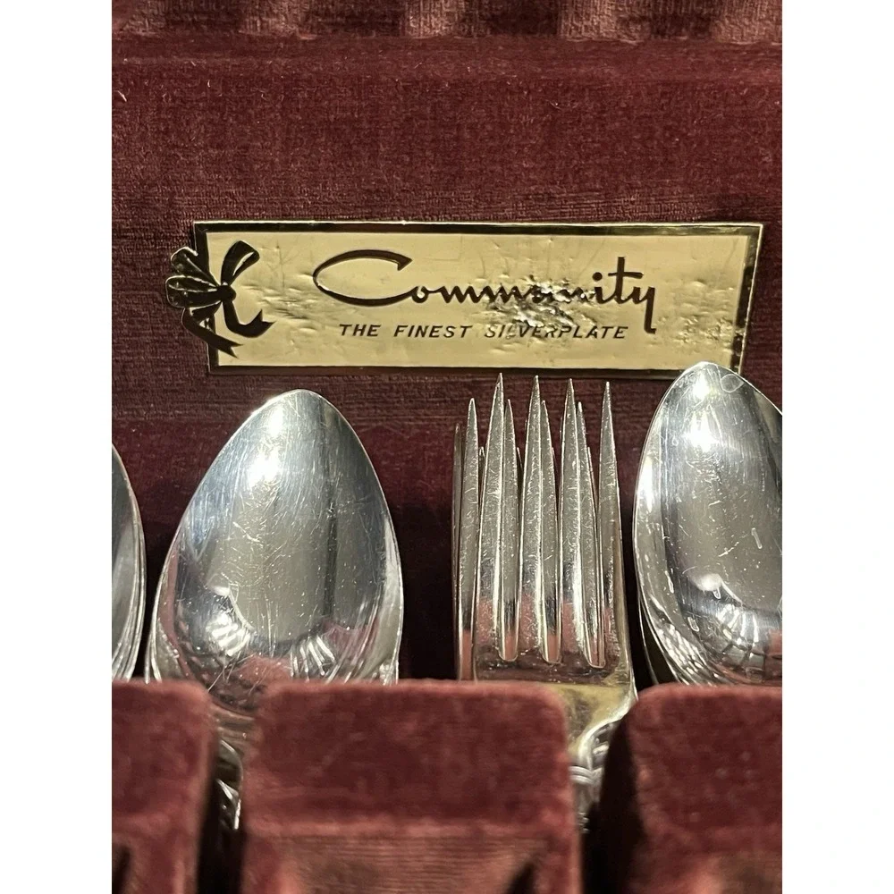 Vintage 50pc Oneida Community Silverplate Flatware Set - Coronation 1936‎ - Case
